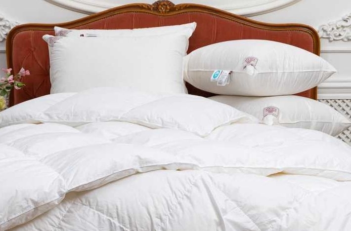 Большая кровать нуждается в таком же одеяле