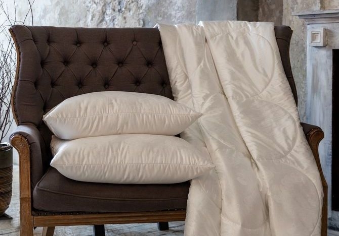 Подушка на диван и кровать – принципиальные отличия