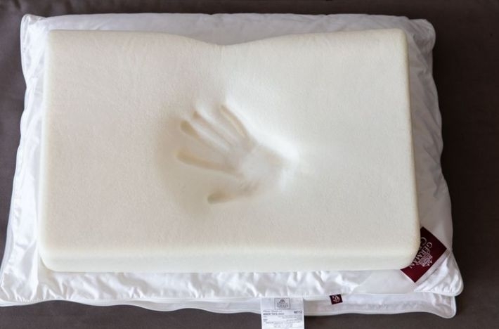 Как правильно спать на ортопедической подушке?