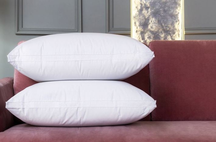 Виды декоративных подушек: что подходит для дивана, а чем нужно украшать кровать