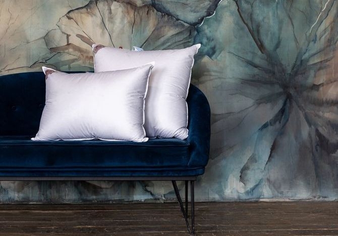 Виды диванных подушек для украшения гостиной