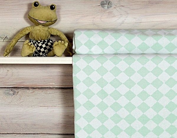 Добавьте воздуха в детскую с помощью пледа