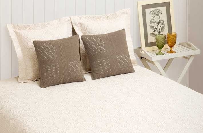 Как выбрать недорогое качественное покрывало