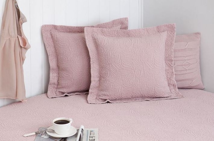 Из каких материалов делают покрывала