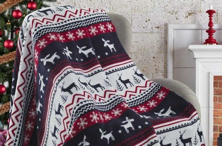 Милый уютный дом с помощью простого пледа