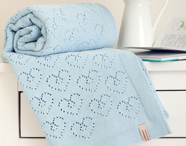 Красивая детская кроватка — начните с пледа