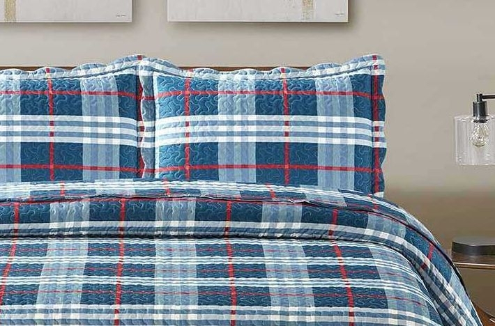 Украшаем интерьер покрывалами пэчворк