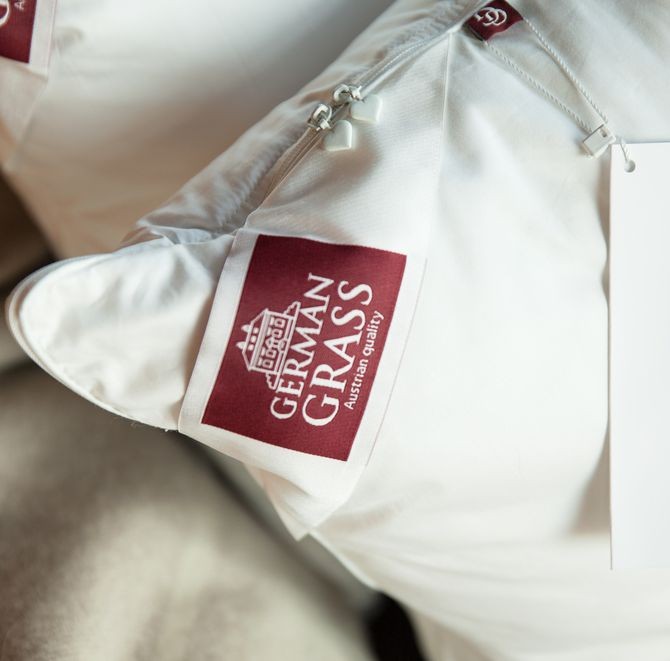 Подушка German Grass "Memory Silk", 50x70 см, упругая