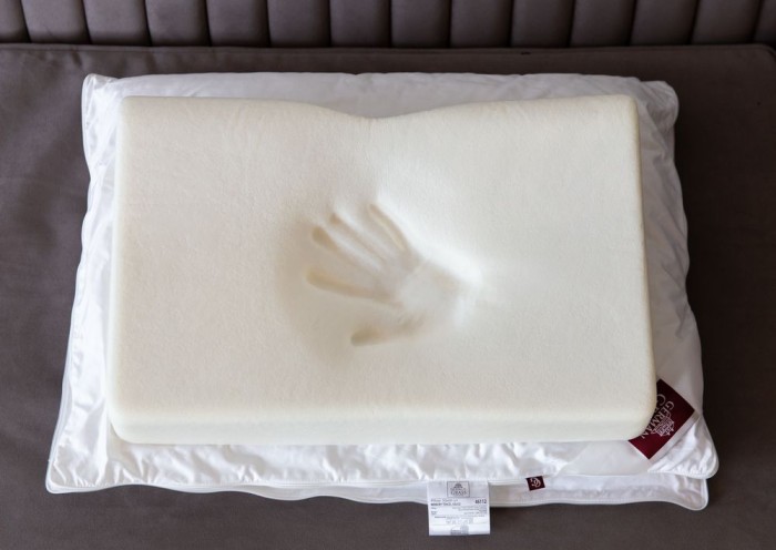 Подушка German Grass "Memory Silk", 50x70 см, упругая