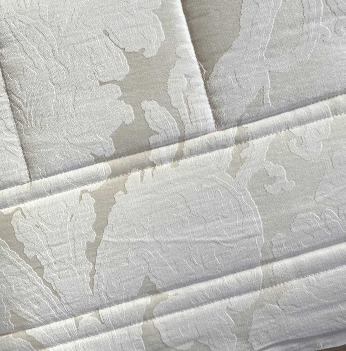 Покрывало Blumarine жаккард "Sheffild", 270x270 см, молочный