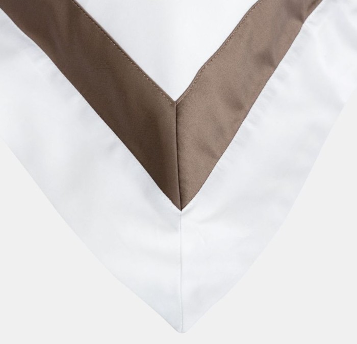 Наволочка  German Grass широкая отделка "Alpine Brownie Allure", 70x70 см, 2 шт, белый