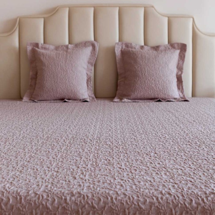 Наволочка Luxberry "Sakura", 47x47 см, дымчато-розовый