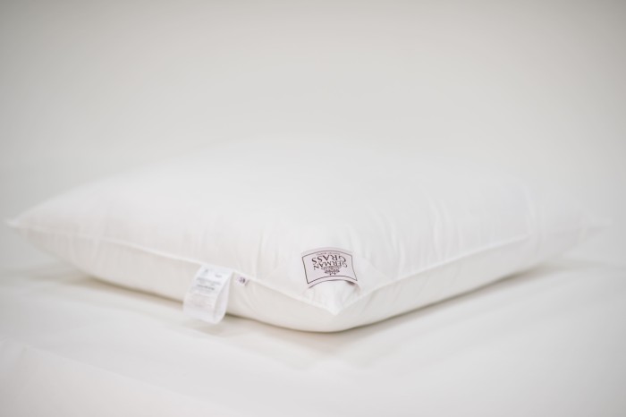 Подушка German Grass "Luxury Silk", 70x70 см, средняя