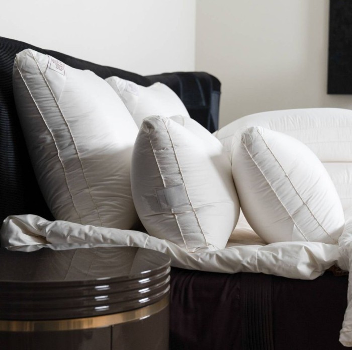 Подушка German Grass с бортиком "King Down", 70x70 см, средняя