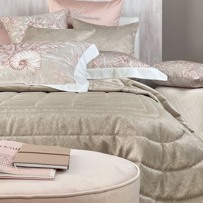 Покрывало Blumarine "Sfumatura", 270x270 см, с золотом