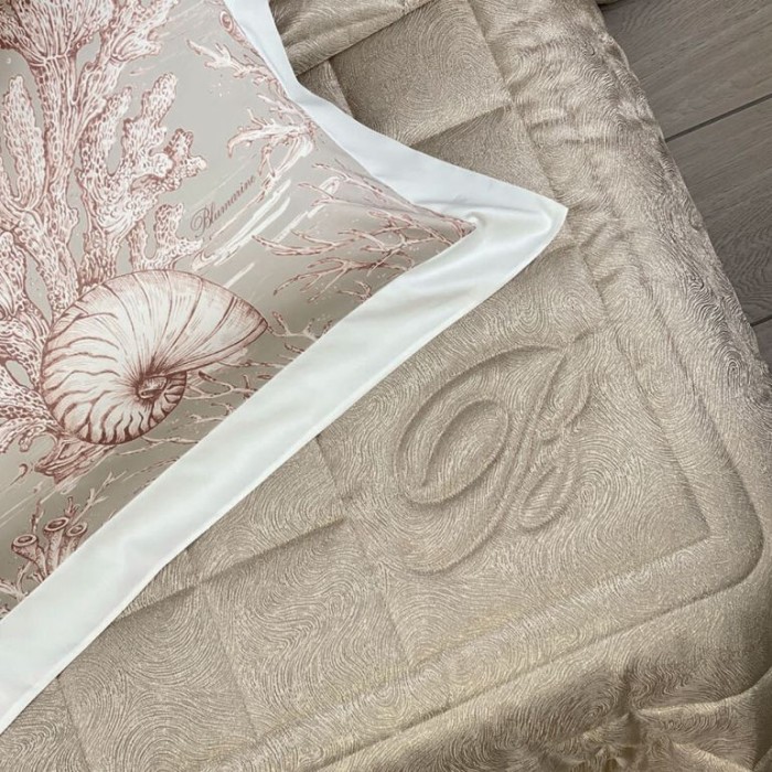 Покрывало Blumarine "Sfumatura", 270x270 см, с золотом