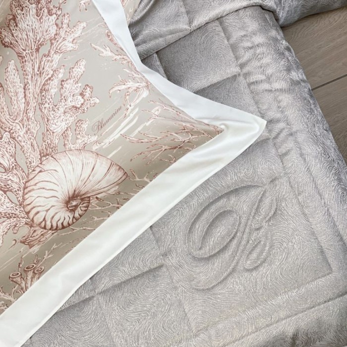 Покрывало Blumarine "Sfumatura", 270x270 см, с серебром